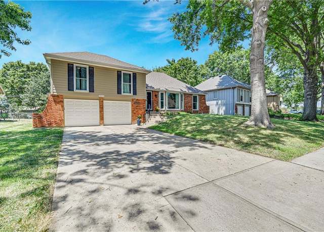 Property at 9928 Century Ln, Lenexa, KS 66215, 4 beds, 2.5 baths