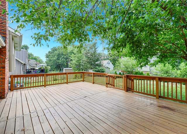 Property at 9928 Century Ln, Lenexa, KS 66215, 4 beds, 2.5 baths