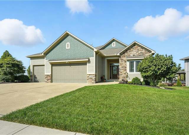 Property at 9730 Hastings St, Lenexa, KS 66227, 4 beds, 3 baths