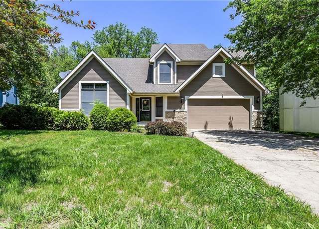 Property at 1536 Gatewood St, Leavenworth, KS 66048, 5 beds, 3.5 baths