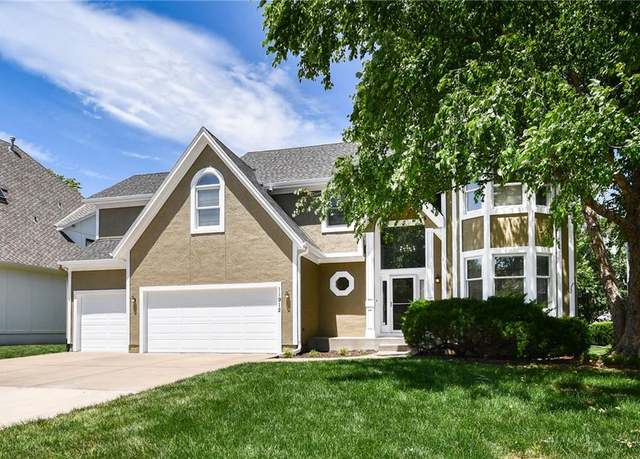 Property at 11912 W 132nd St, Overland Park, KS 66213, 4 beds, 3.5 baths