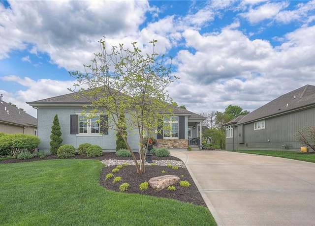 Property at 12065 W 138 Ct, Overland Park, KS 66221, 4 beds, 3 baths