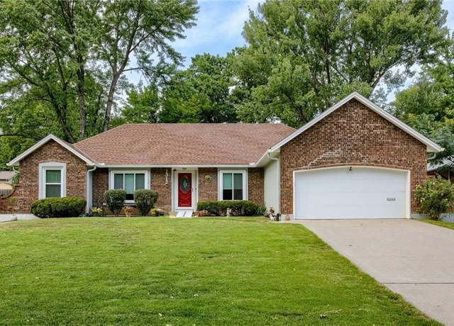 Property at 1312 E 101st Ter, Kansas City, MO 64131, 3 beds, 3 baths