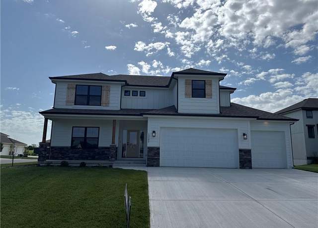 Property at 12585 N Beacon Ct, Platte City, MO 64079, 6 beds, 4 baths