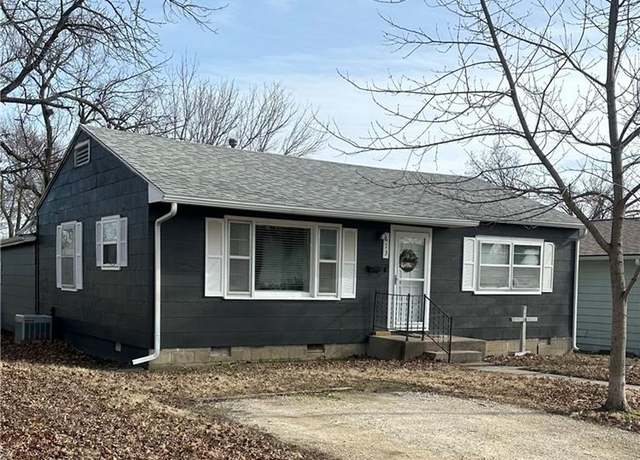 Property at 613 N Ohio St, Iola, KS 66749, 2 beds, 1 bath