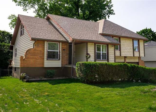Property at 7207 N Woodland Ave, Kansas City, MO 64118, 4 beds, 2.5 baths