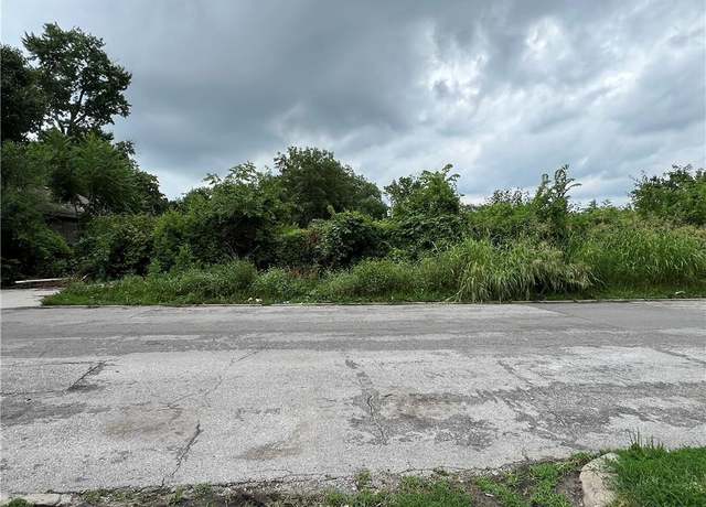 Property at 405 Oakley Ave, Kansas City, MO 64123