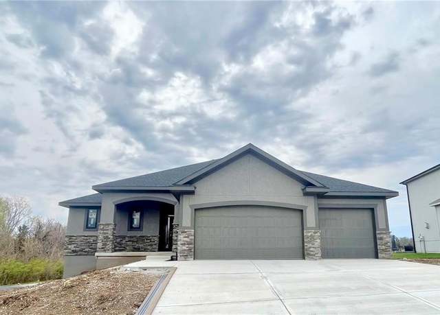 Property at 2704 NE Amanda Ln, Blue Springs, MO 64029, 4 beds, 3.5 baths