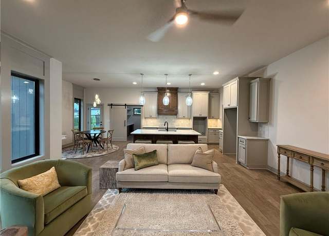 Property at 2704 NE Amanda Ln, Blue Springs, MO 64029, 4 beds, 3.5 baths