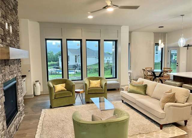 Property at 2704 NE Amanda Ln, Blue Springs, MO 64029, 4 beds, 3.5 baths