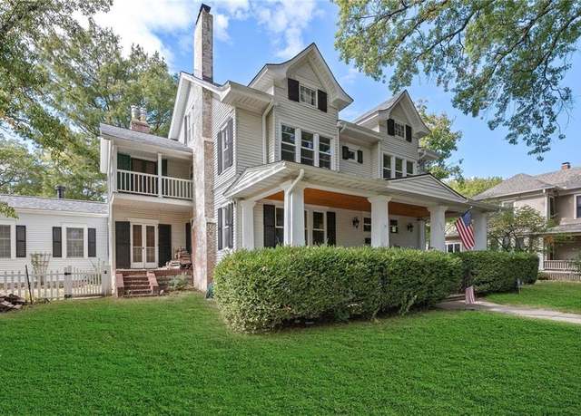 Property at 424 S Elm St, Ottawa, KS 66067, 5 beds, 3 baths