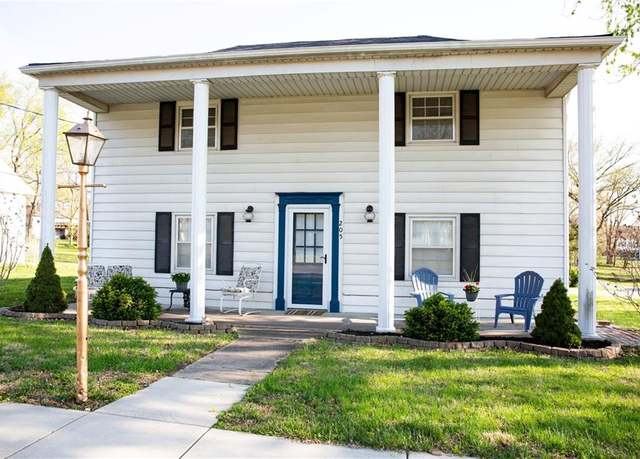 Property at 205 E Washington St, Kearney, MO 64060, 3 beds, 1.5 baths