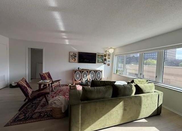 Property at 4545 Wornall Rd, Kansas City, MO 64111, 1 bed, 1 bath