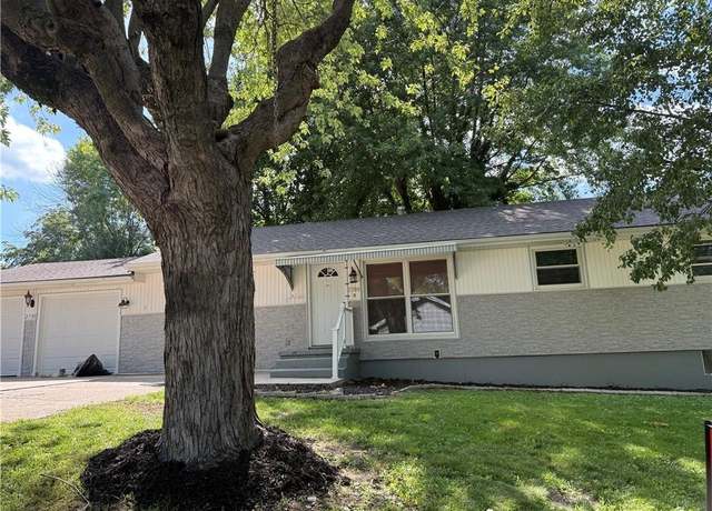 Property at 2700 Englewood Ter, Independence, MO 64052, 3 beds, 2 baths