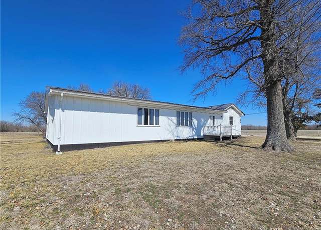 Property at 13975 NW 31 Hwy, Garnett, KS 66032, 3 beds, 2.5 baths