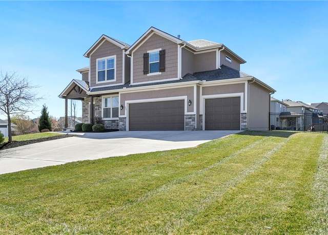 Property at 805 Canyon Ln, Lansing, KS 66043, 5 beds, 4.5 baths