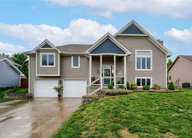Property at 204 Surrey Ct, Smithville, MO 64089, 3 beds, 3 baths