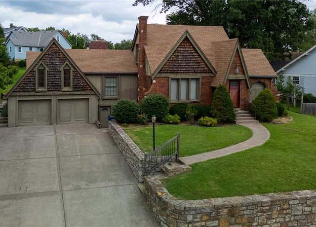 Property at 808 Magnolia St, Excelsior Springs, MO 64024, 4 beds, 3.5 baths