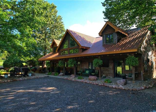 Property at 212 Columbia St, Oskaloosa, KS 66066, 4 beds, 2.5 baths