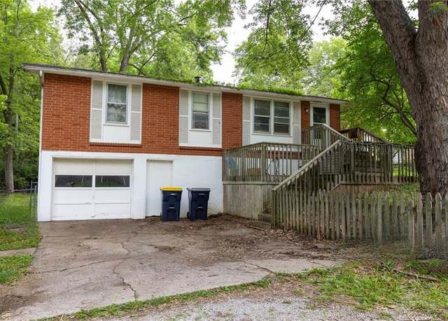 Property at 4 NW 81st St, Kansas City, MO 64118, 3 beds, 2 baths