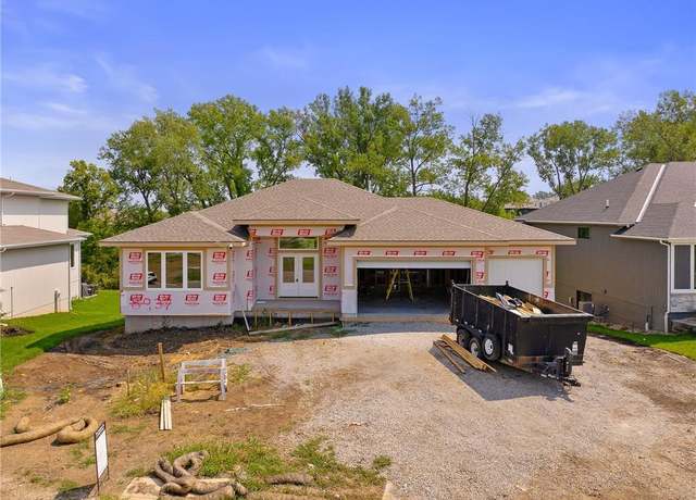 Property at 8937 Shady Bend Rd, Lenexa, KS 66227, 4 beds, 3 baths