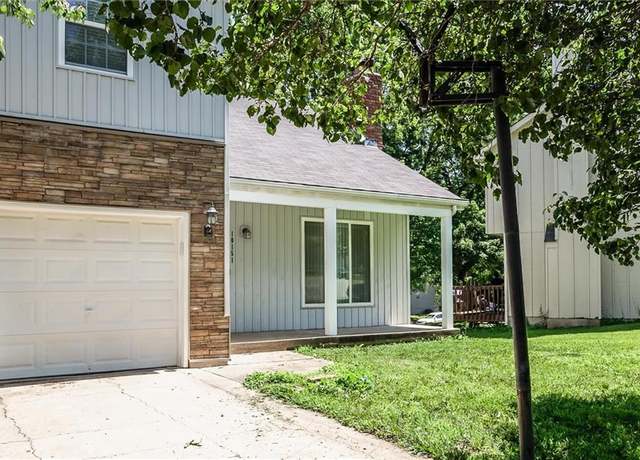 Property at 10151 W 84th St, Overland Park, KS 66212, 3 beds, 2.5 baths