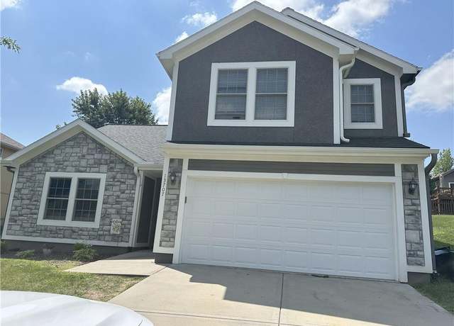 Property at 13707 Berger St, Bonner Springs, KS 66012, 4 beds, 2.5 baths
