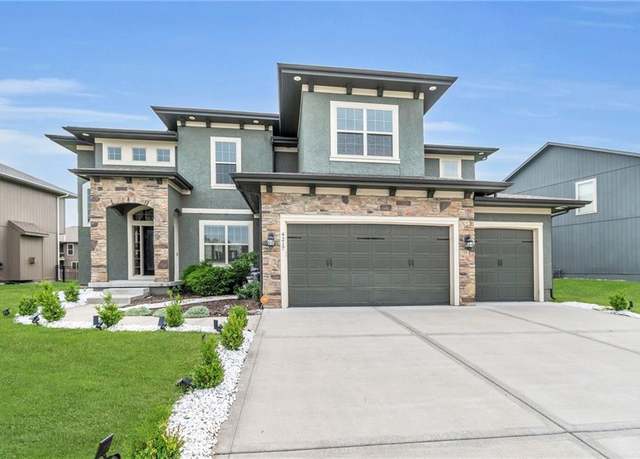 Property at 4217 SW Stoney Brook Dr, Lee's Summit, MO 64082, 5 beds, 5 baths