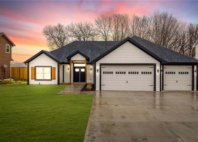 Property at 636 Shepherd Rd, Lawson, MO 64062, 3 beds, 2 baths