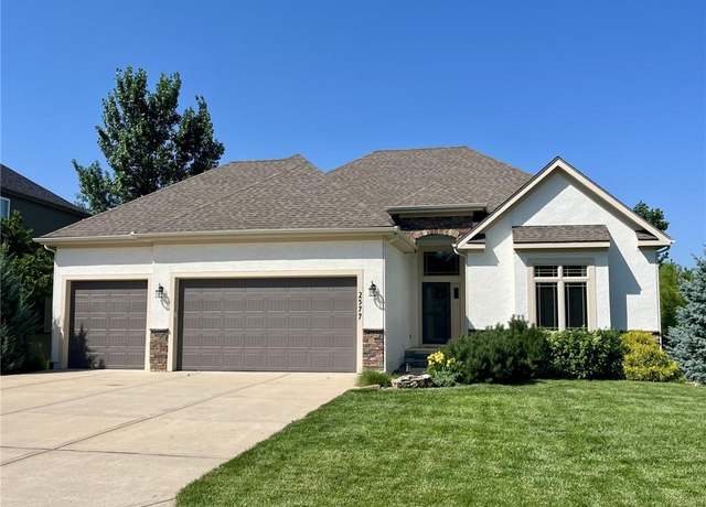 Property at 2577 W Elm St, Olathe, KS 66061, 4 beds, 3 baths