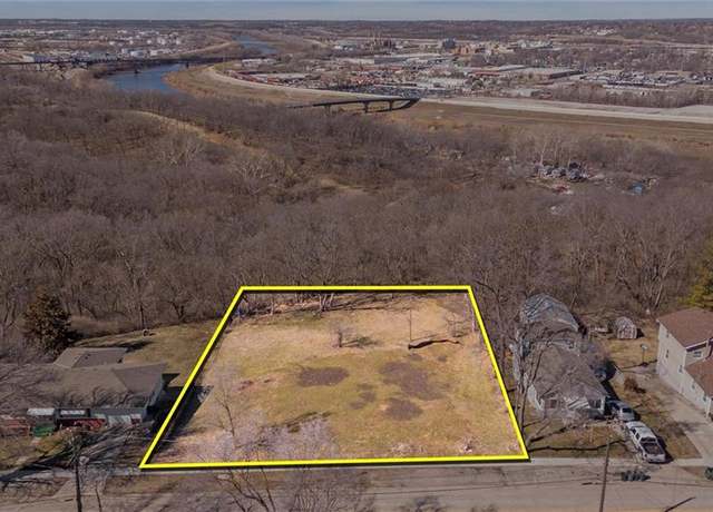 Property at 956 Shawnee Rd, Kansas City, KS 66103