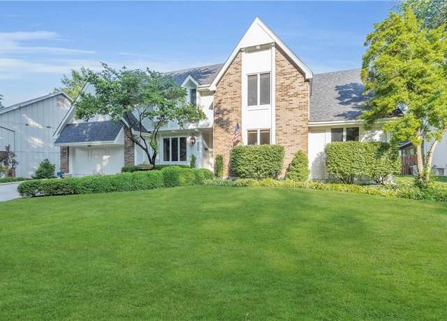 Property at 4924 Somerset Dr, Prairie Village, KS 66207, 5 beds, 4 baths