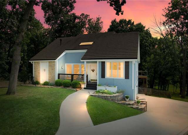 Property at 208 NE Landings Cir, Lee's Summit, MO 64064, 4 beds, 3.5 baths
