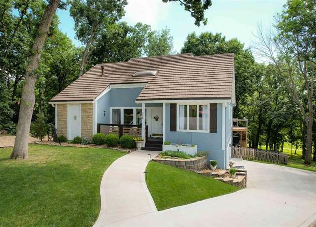 Property at 208 NE Landings Cir, Lee's Summit, MO 64064, 4 beds, 3.5 baths