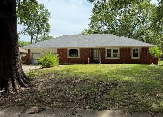 Property at 10437 Grand Ave, Kansas City, MO 64114, 3 beds, 3 baths