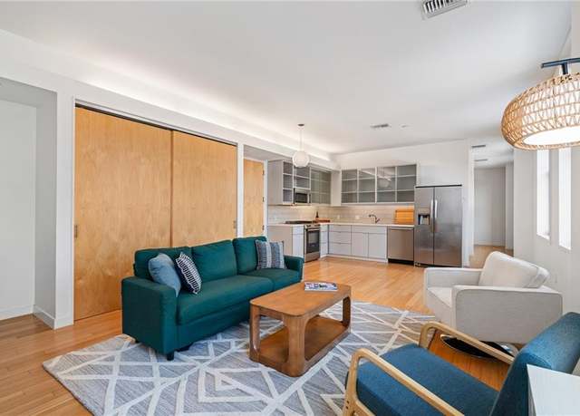 Property at 912 Baltimore Ave #502, Kansas City, MO 64105, 1 bed, 1 bath
