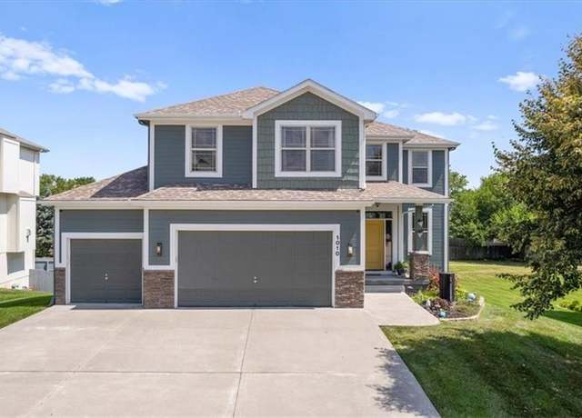 Property at 1010 Bellflower Ln, Greenwood, MO 64034, 5 beds, 3.5 baths