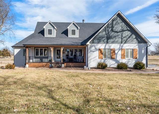 Property at 605 N Hemlock St, Ottawa, KS 66067, 3 beds, 2.5 baths
