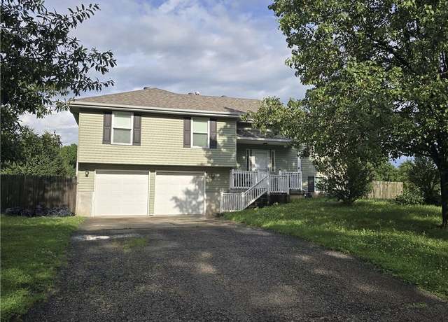 Property at 141 SE 621st Rd, Warrensburg, MO 64093, 4 beds, 3 baths