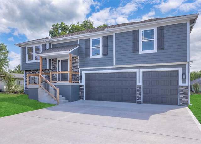 Property at 11805 E 211th St, Peculiar, MO 64078, 4 beds, 3 baths