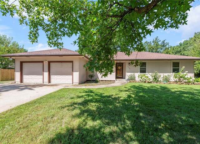 Property at 21155 W 180th St, Olathe, KS 66062, 3 beds, 2 baths
