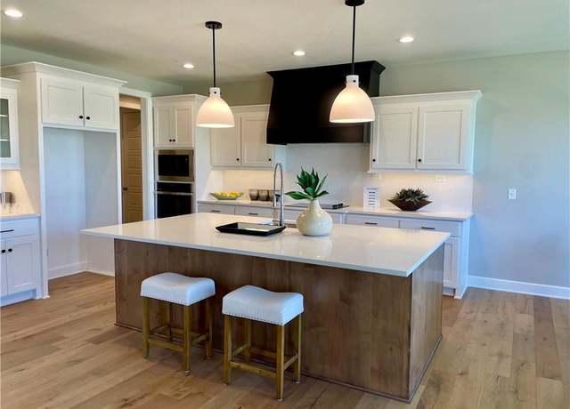 Property at 18337 Monrovia St, Overland Park, KS 66013, 4 beds, 3.5 baths