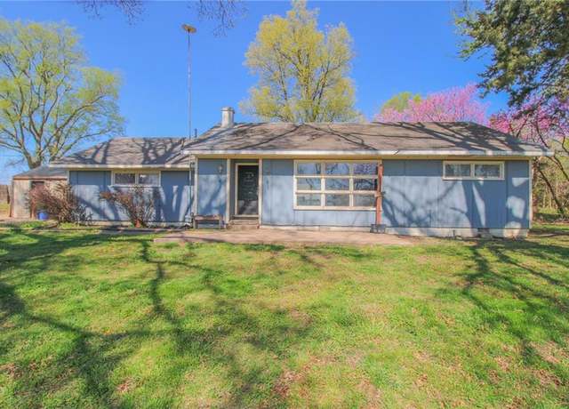 Property at 25388 Chieftain Rd, Lawrence, KS 66044, 3 beds, 1.5 baths