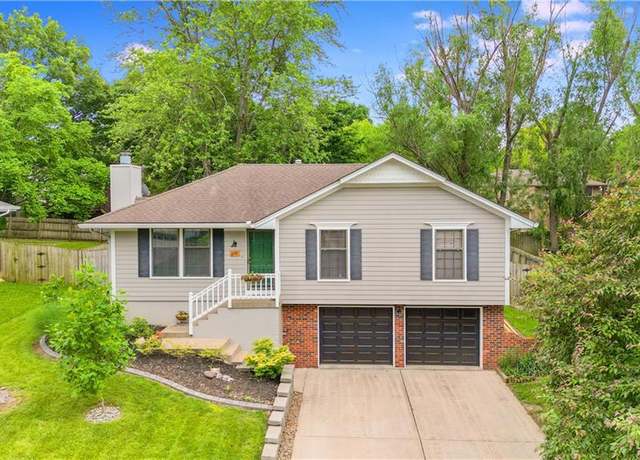 Property at 2131 NE Belvoir St, Lee's Summit, MO 64086, 3 beds, 2 baths
