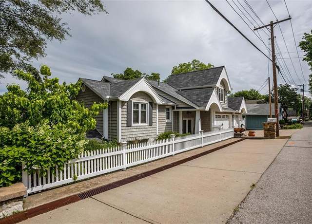 Property at 11 Dockside Dr, Lake Tapawingo, MO 64015, 4 beds, 3.5 baths