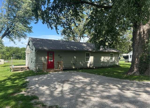 Property at 10 Platte St, Dearborn, MO 64439, 3 beds, 1 bath