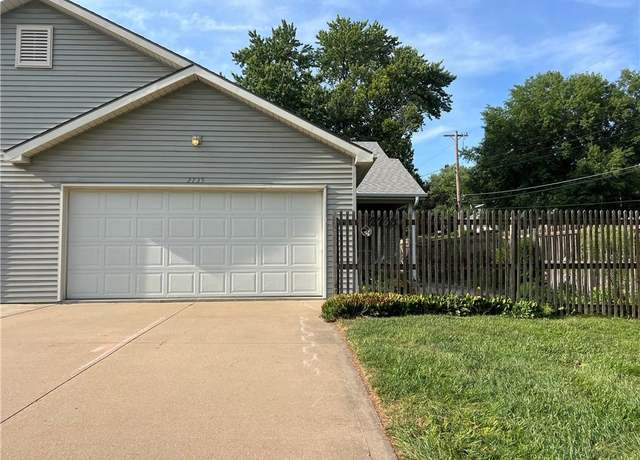 Property at 2735 Maurice Dr, St Joseph, MO 64503, 2 beds, 2 baths