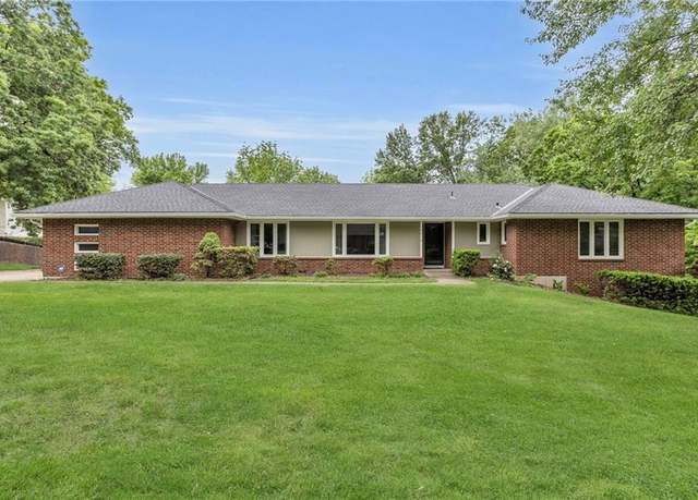 Property at 4212 NW Briarcliff Ln, Kansas City, MO 64116, 4 beds, 3.5 baths