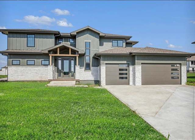 Property at 3205 SW Saddlebred Ter, Lee's Summit, MO 64082, 4 beds, 3.5 baths
