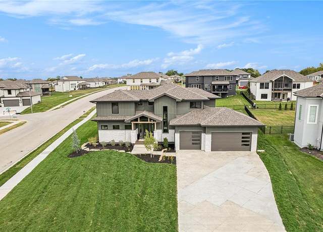 Property at 3205 SW Saddlebred Ter, Lee's Summit, MO 64082, 4 beds, 3.5 baths